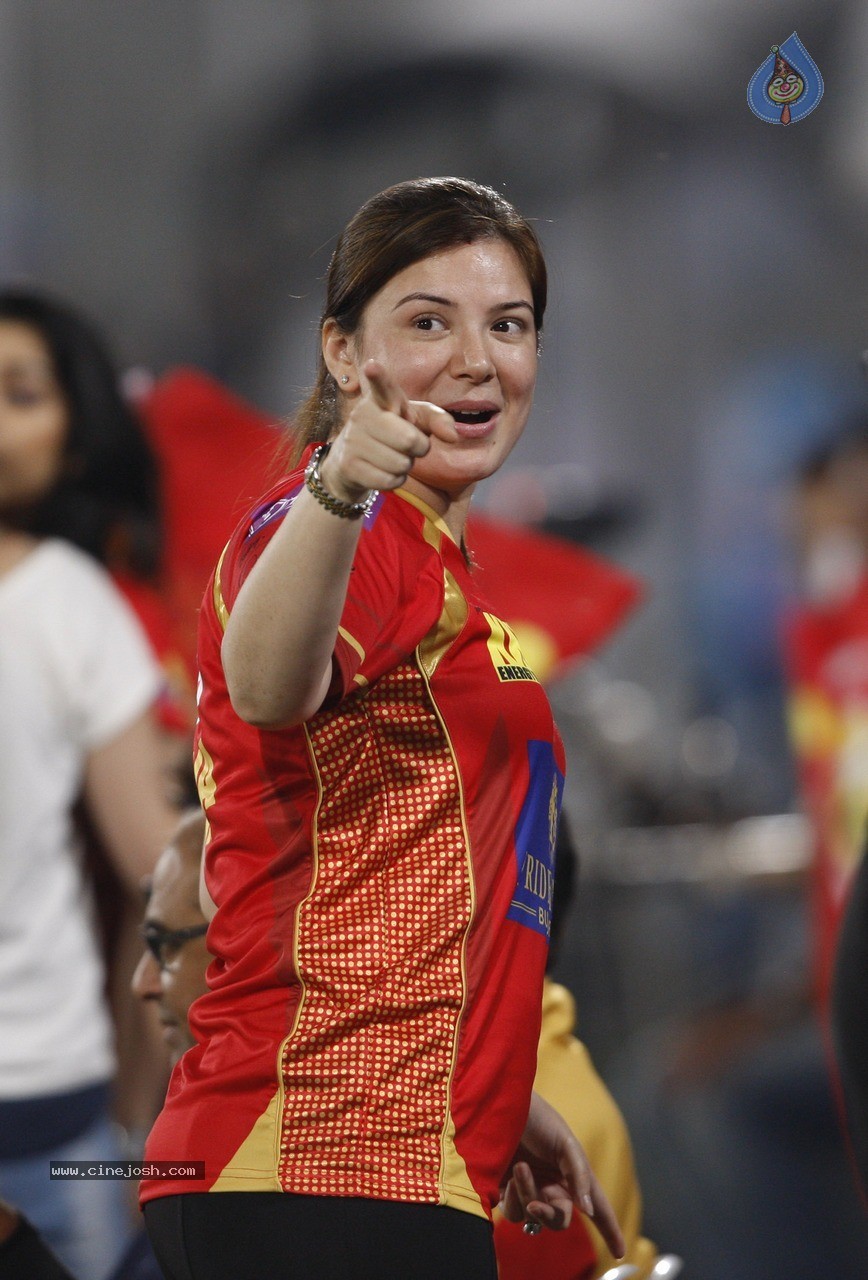 Telugu Warriors Vs Mumbai Heroes Match Photos - 117 / 150 photos