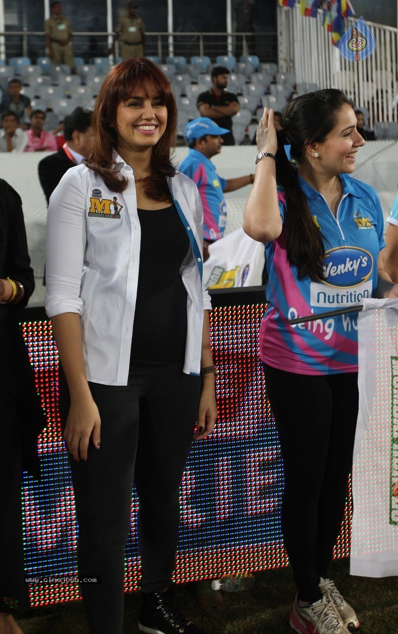 Telugu Warriors Vs Mumbai Heroes Match Photos - 119 / 150 photos