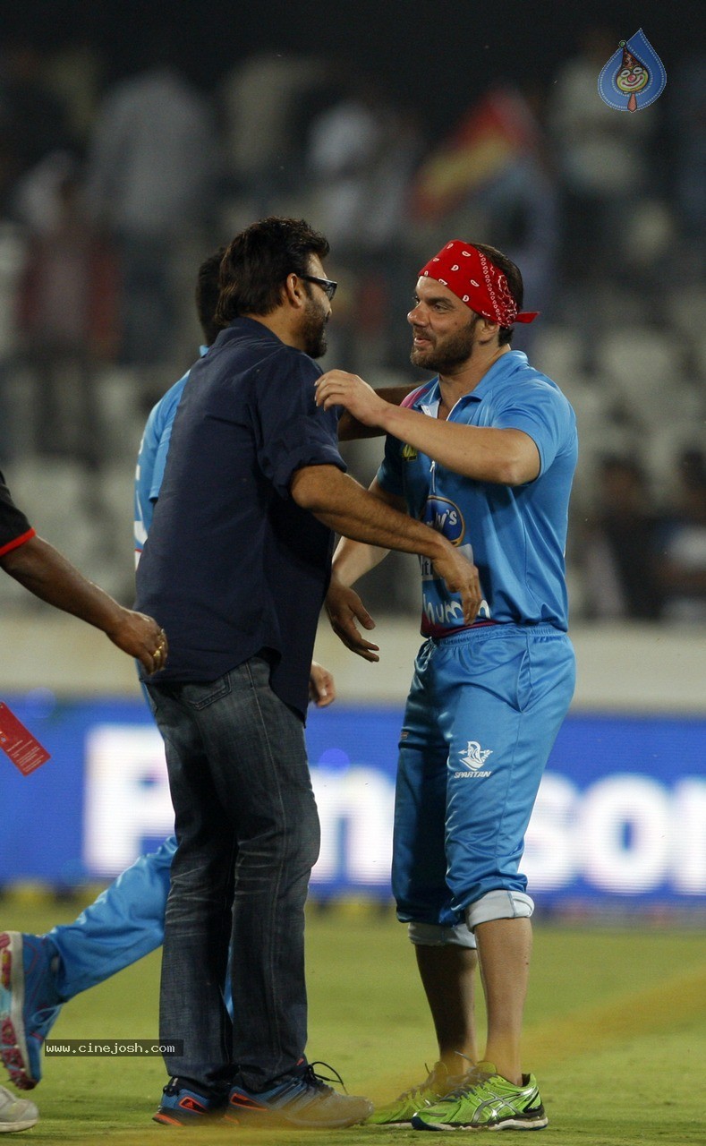 Telugu Warriors Vs Mumbai Heroes Match Photos - 148 / 150 photos
