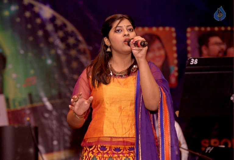 Thaman NJ Live Concert - 11 / 51 photos