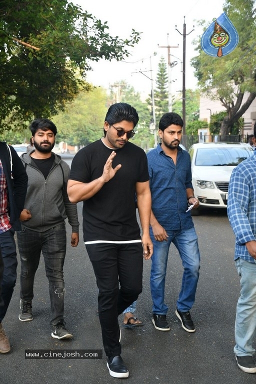 Tollywood Celebrities Cast their Votes  - 14 / 63 photos