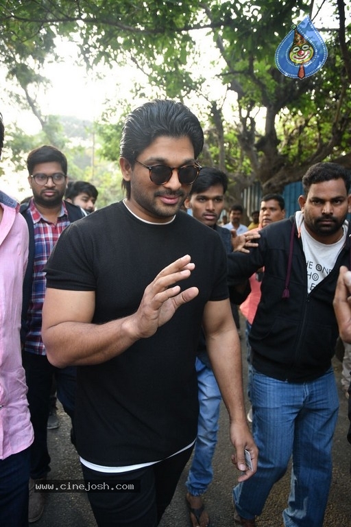 Tollywood Celebrities Cast their Votes  - 35 / 63 photos