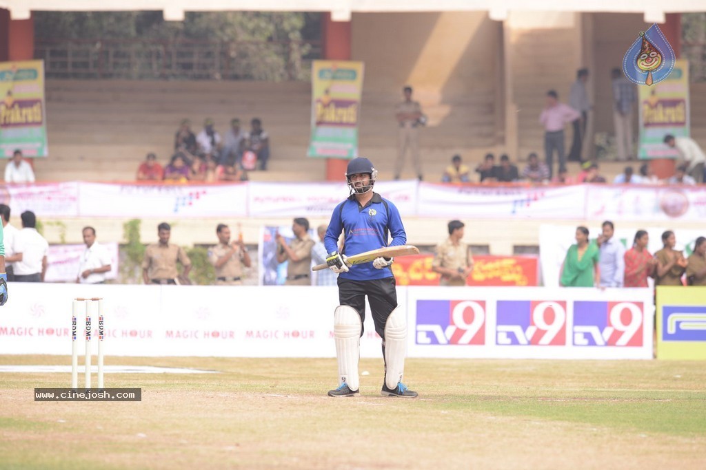 Tollywood Cricket Match in Vijayawada 01 - 25 / 163 photos