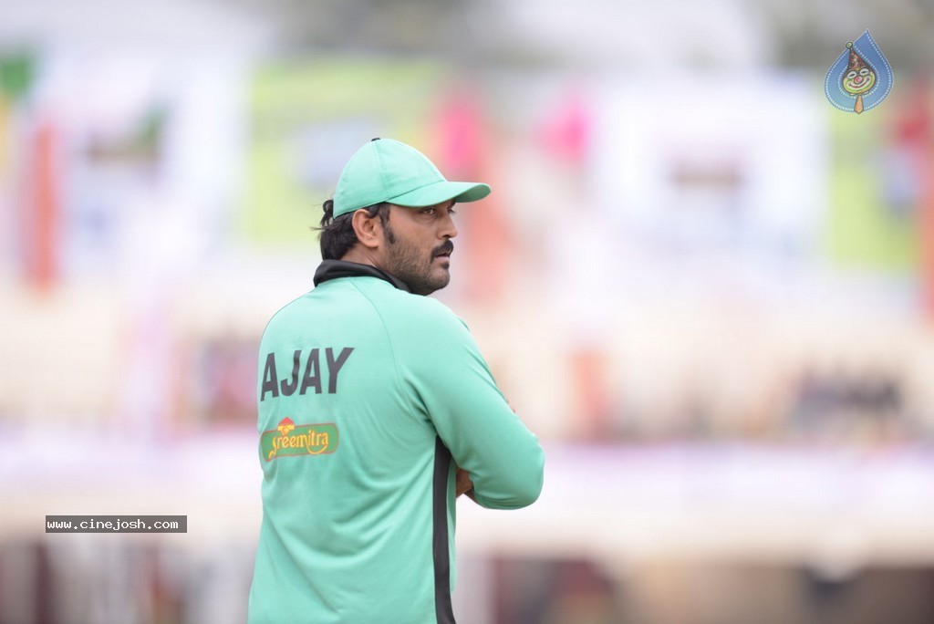 Tollywood Cricket Match in Vijayawada 01 - 35 / 163 photos
