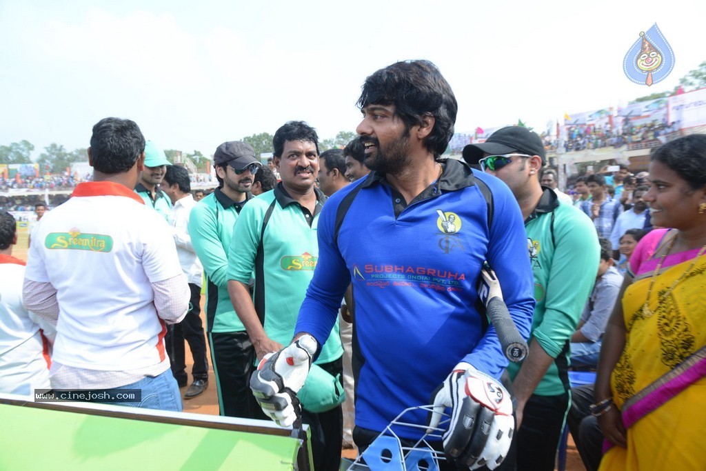 Tollywood Cricket Match in Vijayawada 01 - 64 / 163 photos