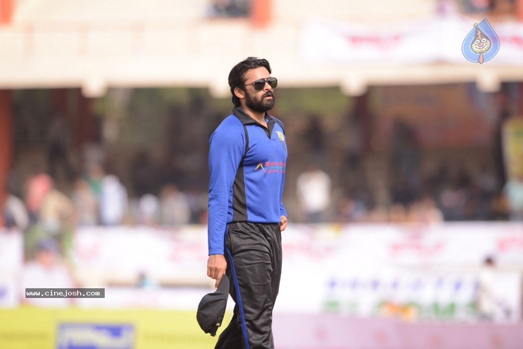Tollywood Cricket Match in Vijayawada 01 - 74 / 163 photos