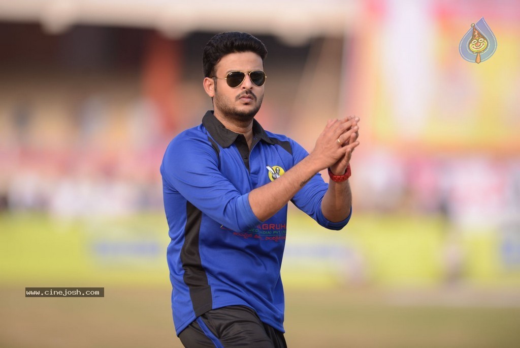 Tollywood Cricket Match in Vijayawada 01 - 76 / 163 photos