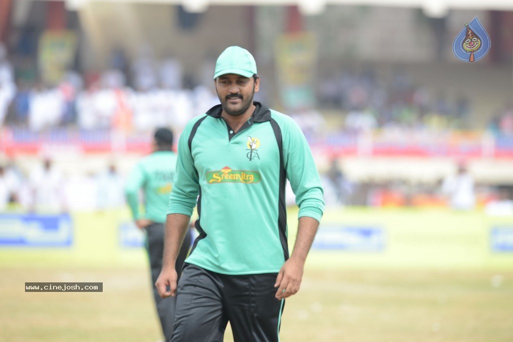 Tollywood Cricket Match in Vijayawada 01 - 82 / 163 photos