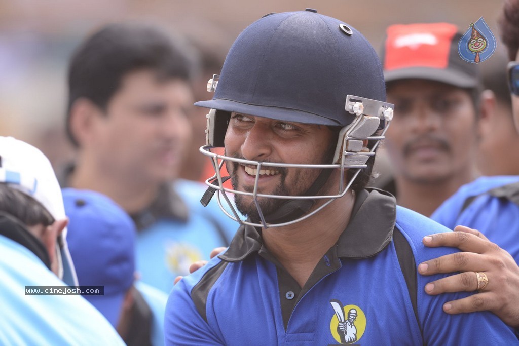 Tollywood Cricket Match in Vijayawada 01 - 89 / 163 photos