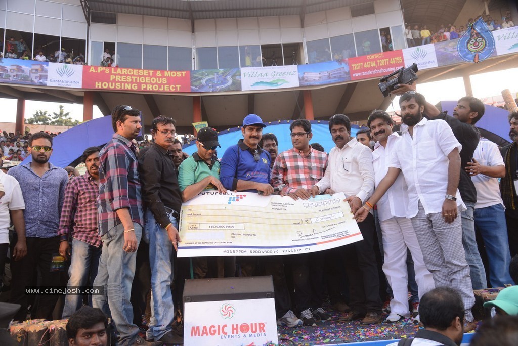 Tollywood Cricket Match in Vijayawada 01 - 100 / 163 photos