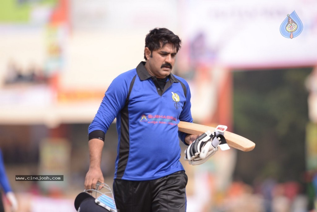 Tollywood Cricket Match in Vijayawada 01 - 102 / 163 photos