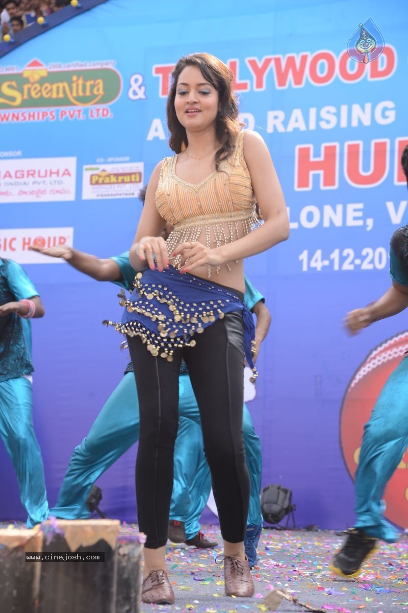 Tollywood Cricket Match in Vijayawada 01 - 104 / 163 photos
