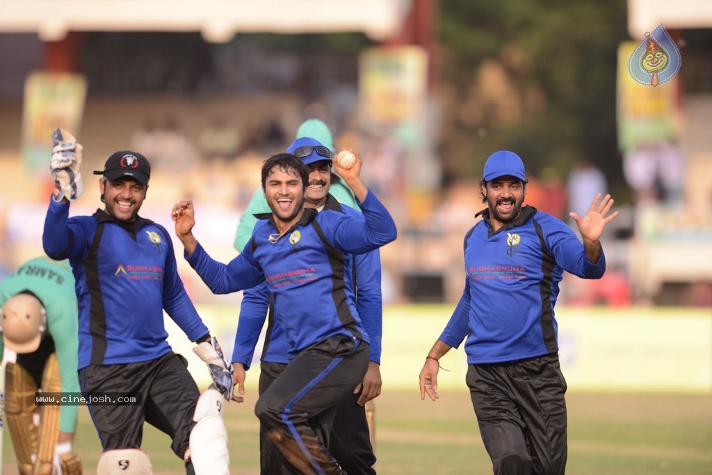 Tollywood Cricket Match in Vijayawada 01 - 118 / 163 photos