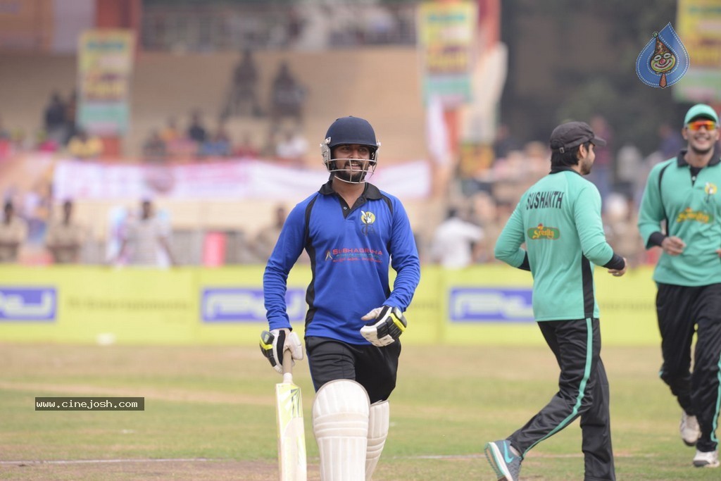 Tollywood Cricket Match in Vijayawada 01 - 122 / 163 photos