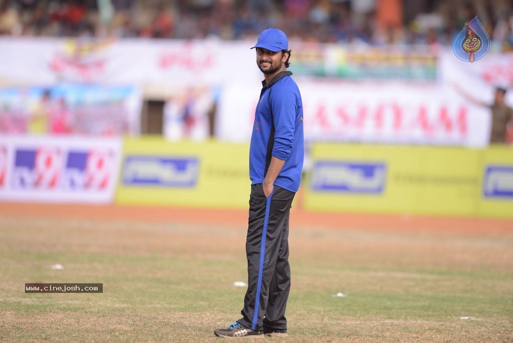 Tollywood Cricket Match in Vijayawada 01 - 125 / 163 photos