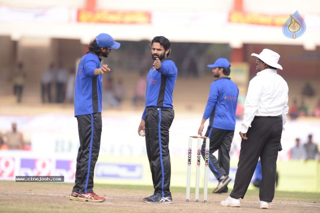 Tollywood Cricket Match in Vijayawada 01 - 127 / 163 photos