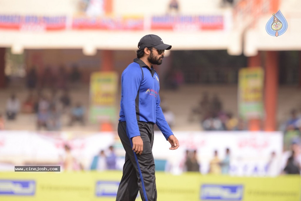 Tollywood Cricket Match in Vijayawada 01 - 131 / 163 photos