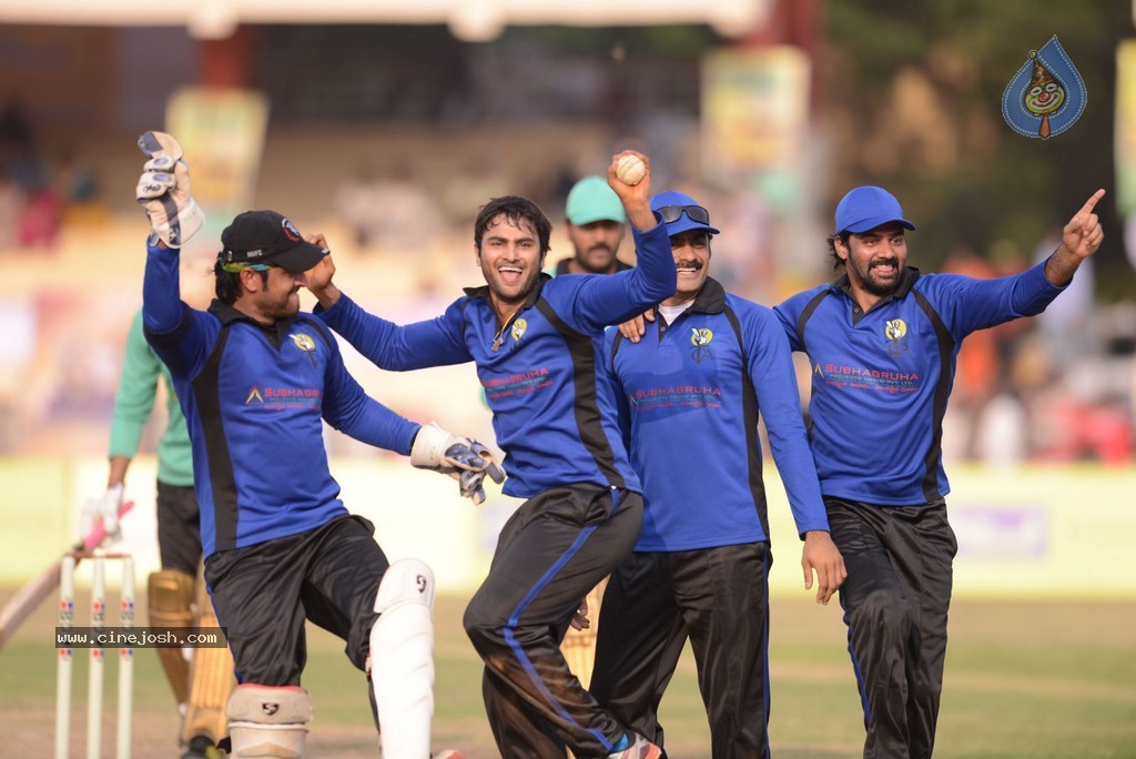 Tollywood Cricket Match in Vijayawada 01 - 134 / 163 photos