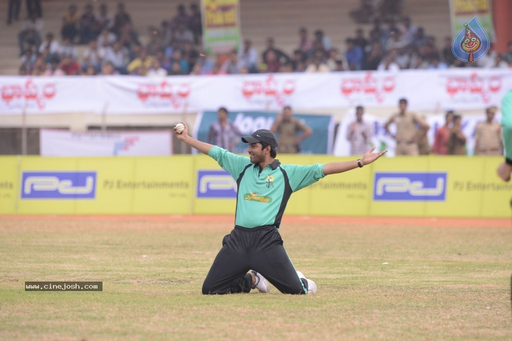 Tollywood Cricket Match in Vijayawada 01 - 136 / 163 photos