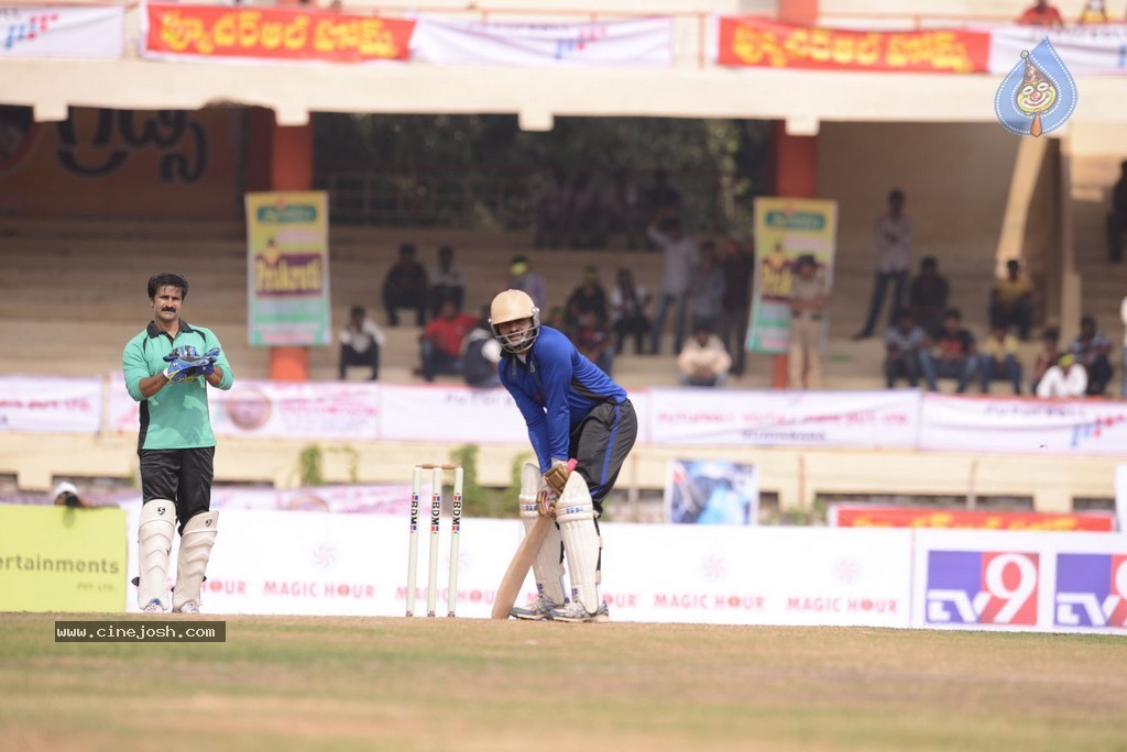Tollywood Cricket Match in Vijayawada 01 - 144 / 163 photos