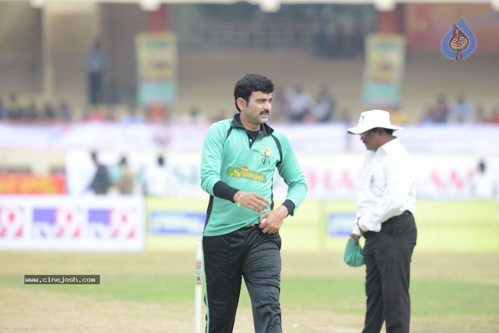 Tollywood Cricket Match in Vijayawada 01 - 152 / 163 photos