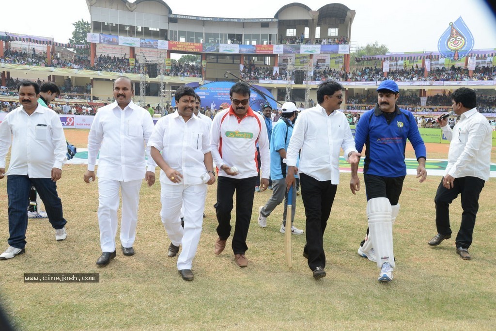 Tollywood Cricket Match in Vijayawada 02 - 3 / 53 photos