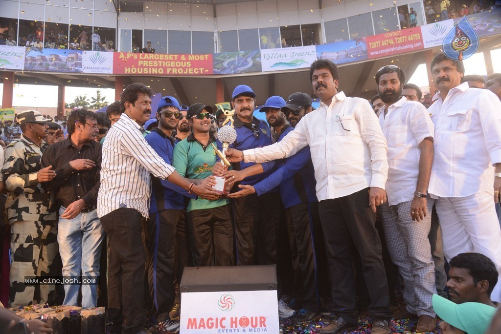 Tollywood Cricket Match in Vijayawada 02 - 13 / 53 photos