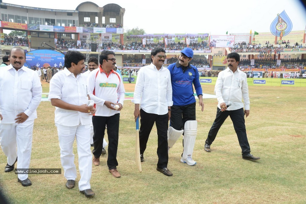 Tollywood Cricket Match in Vijayawada 02 - 14 / 53 photos