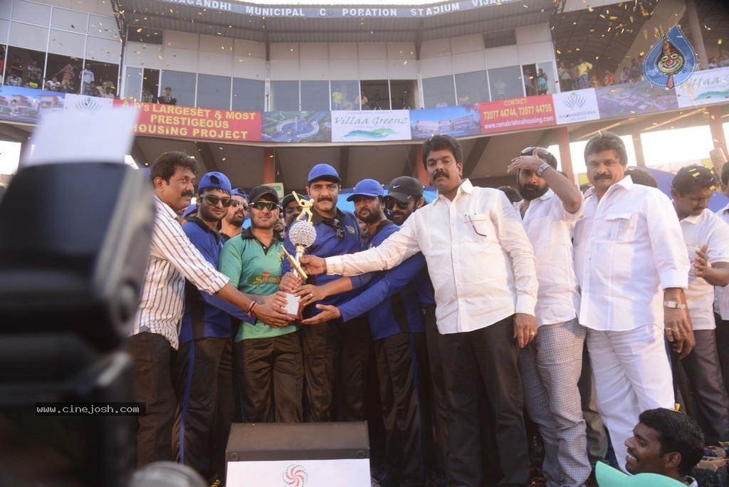 Tollywood Cricket Match in Vijayawada 02 - 25 / 53 photos