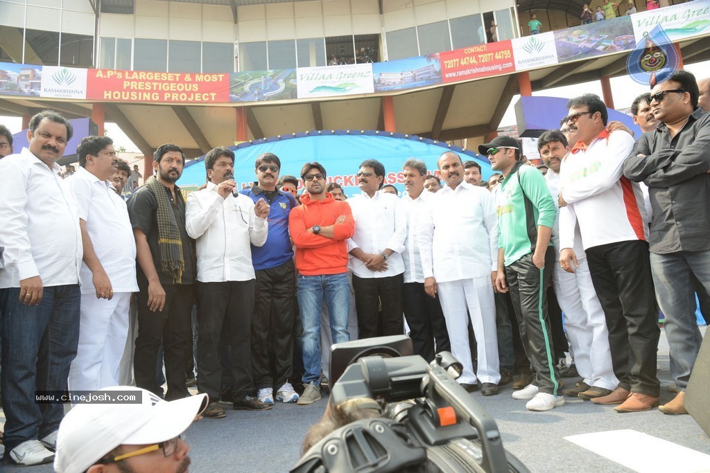 Tollywood Cricket Match in Vijayawada 02 - 30 / 53 photos