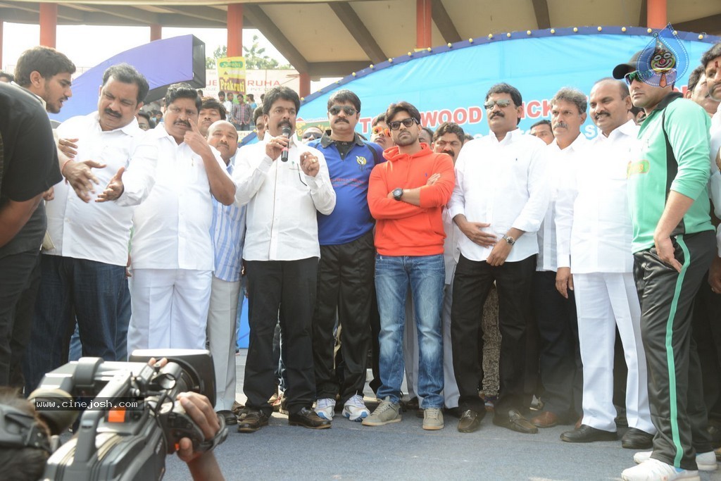 Tollywood Cricket Match in Vijayawada 02 - 36 / 53 photos