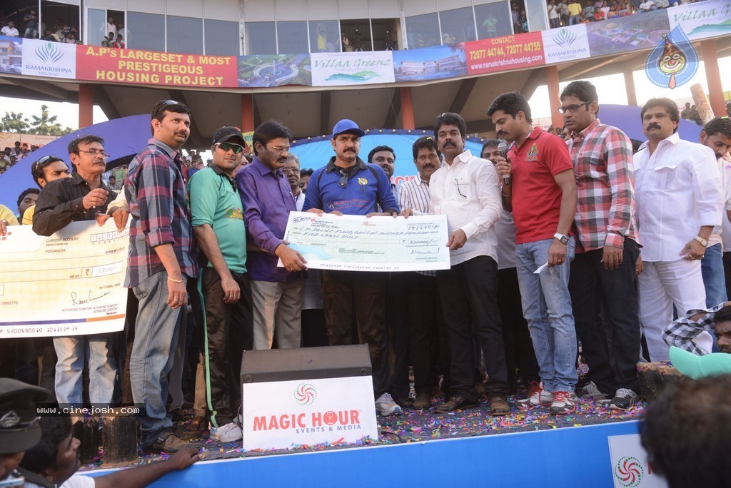 Tollywood Cricket Match in Vijayawada 02 - 40 / 53 photos