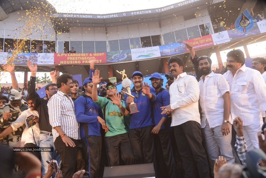 Tollywood Cricket Match in Vijayawada 02 - 44 / 53 photos