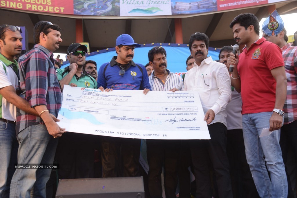 Tollywood Cricket Match in Vijayawada 02 - 45 / 53 photos