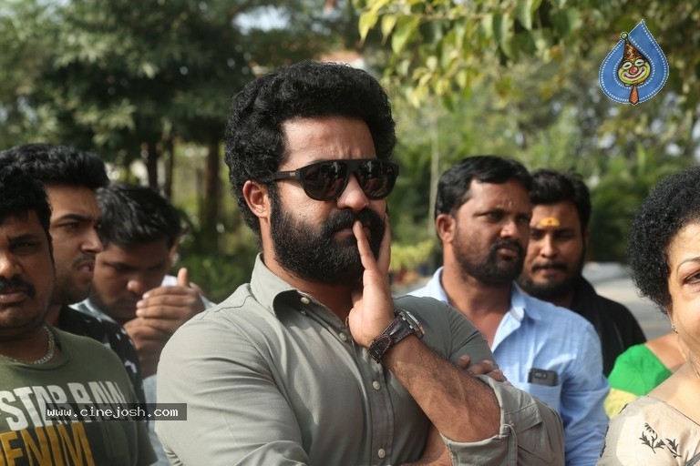 Tollywood Stars Cast their Votes 2018 - 18 / 103 photos