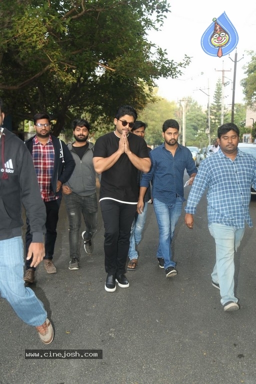 Tollywood Stars Cast their Votes 2018 - 19 / 103 photos