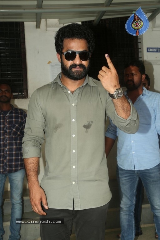 Tollywood Stars Cast their Votes 2018 - 23 / 103 photos