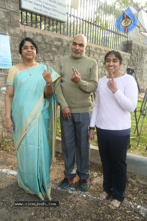 Tollywood Stars Cast their Votes 2018 - 24 / 103 photos