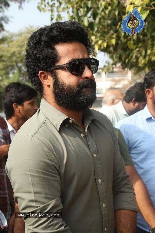 Tollywood Stars Cast their Votes 2018 - 50 / 103 photos