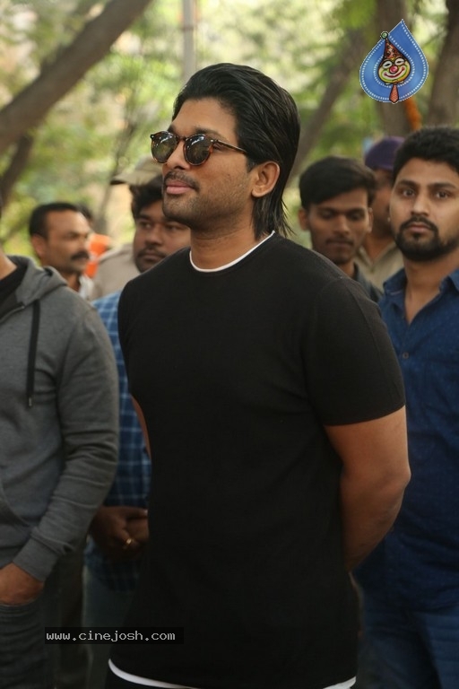 Tollywood Stars Cast their Votes 2018 - 51 / 103 photos