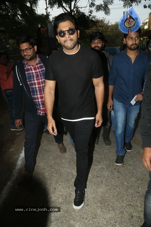 Tollywood Stars Cast their Votes 2018 - 52 / 103 photos
