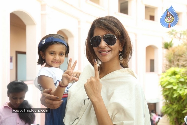 Tollywood Stars Cast their Votes 2018 - 56 / 103 photos