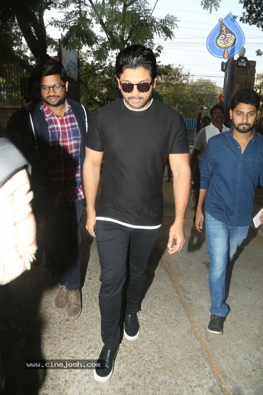 Tollywood Stars Cast their Votes 2018 - 57 / 103 photos