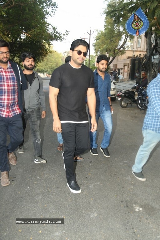 Tollywood Stars Cast their Votes 2018 - 59 / 103 photos