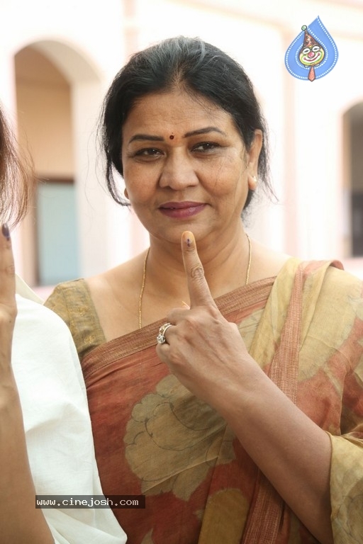 Tollywood Stars Cast their Votes 2018 - 62 / 103 photos