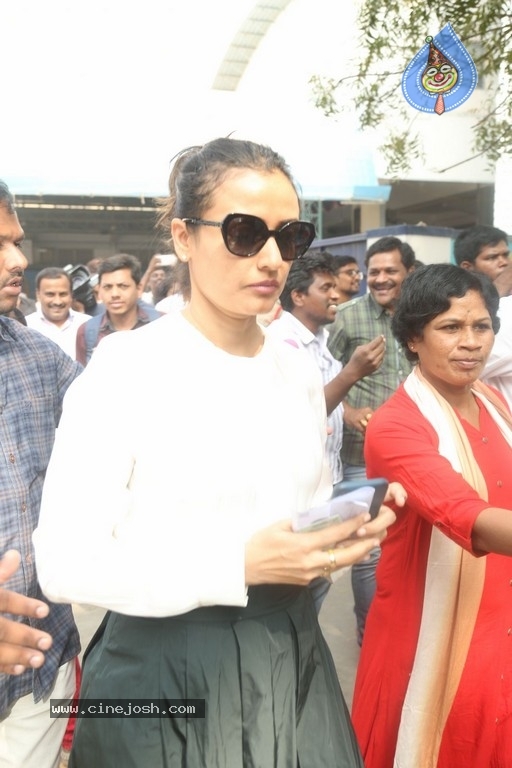 Tollywood Stars Cast their Votes 2018 - 71 / 103 photos