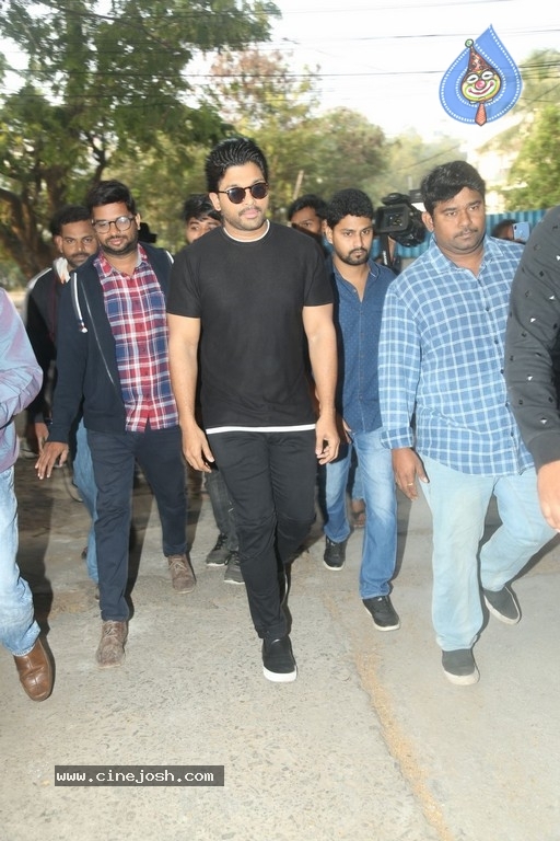 Tollywood Stars Cast their Votes 2018 - 79 / 103 photos