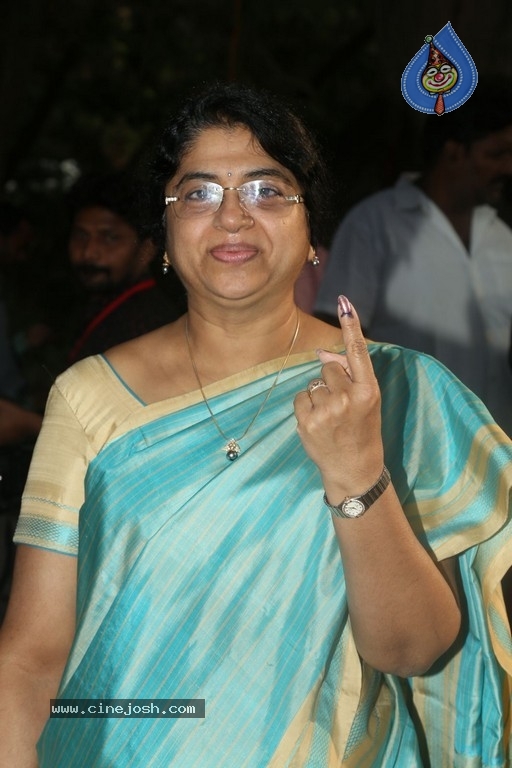 Tollywood Stars Cast their Votes 2018 - 92 / 103 photos