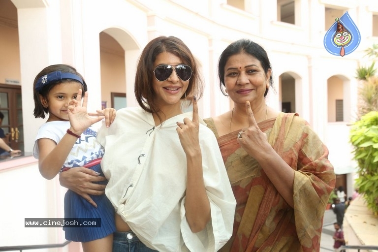 Tollywood Stars Cast their Votes 2018 - 94 / 103 photos