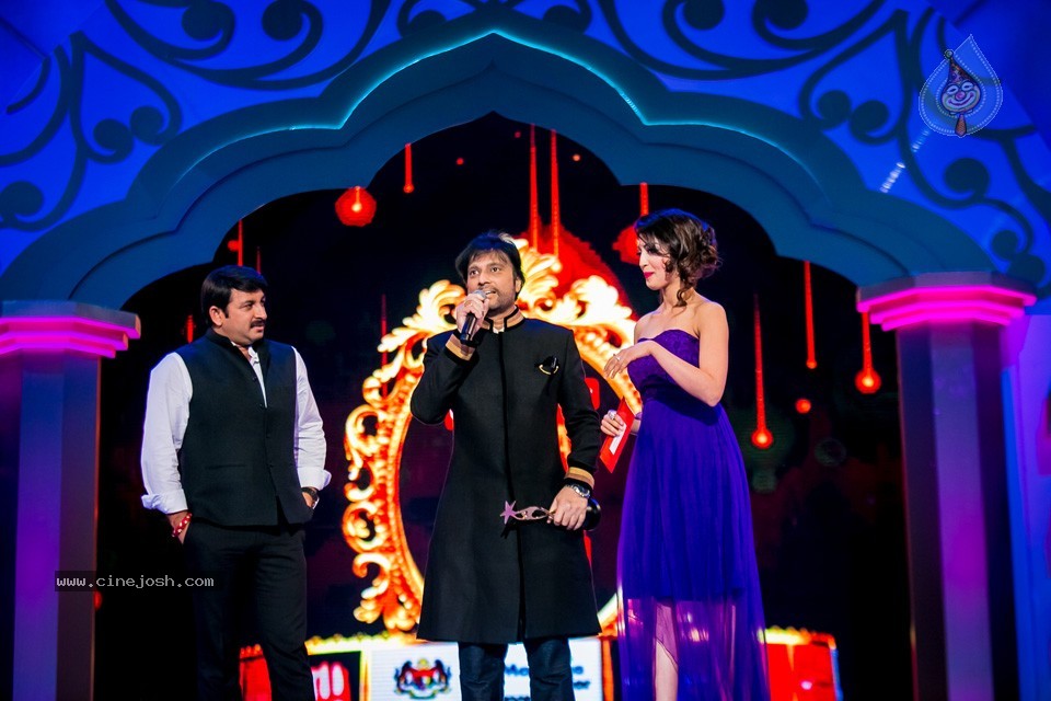 Top Celebs at SIIMA Awards 2014 - 22 / 150 photos